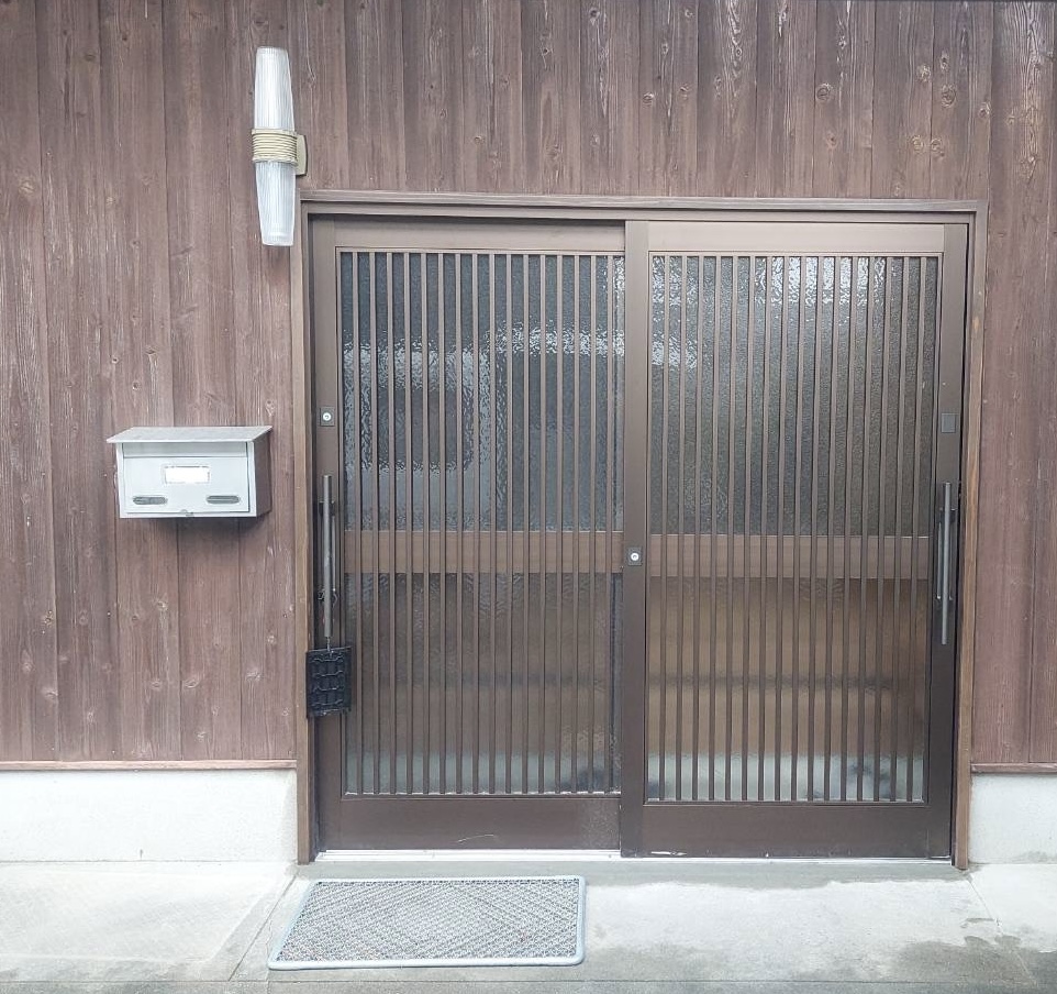 YKK アルミ色 玄関引き戸