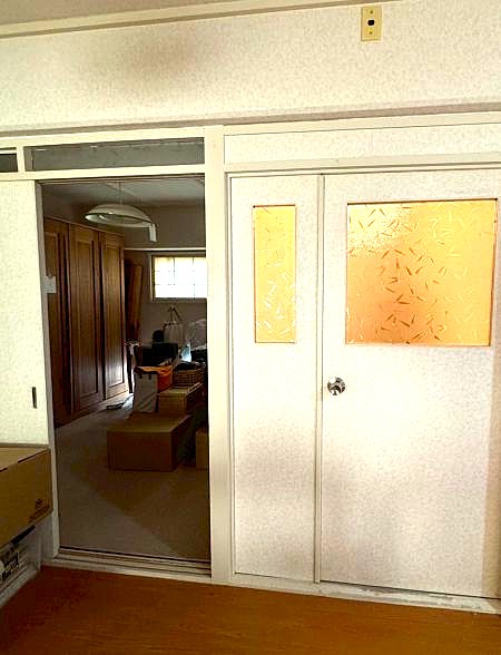 和室から洋室へリノベーション
引き戸 before