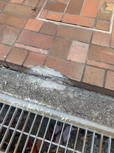 駐車場　土間　リフォーム　タイル　ビフォー